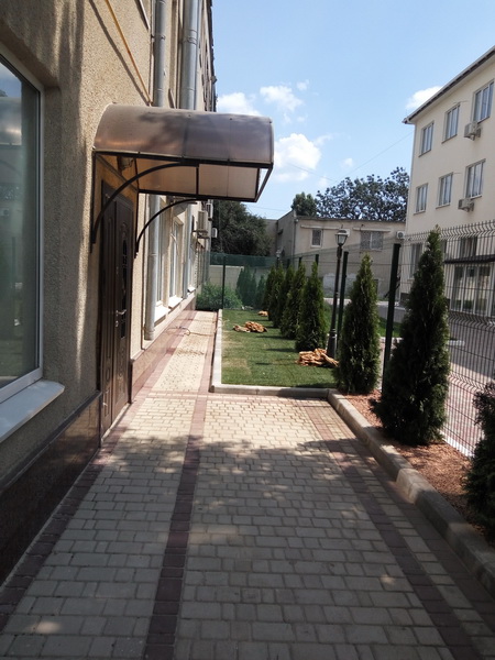 вход